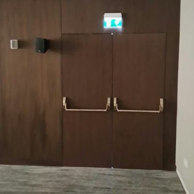 أبواب طوارئ خشبية مقاومة للحريق